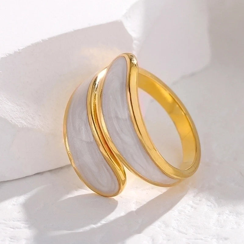 Luna Flow Ring