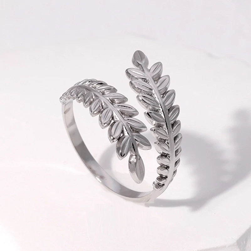 Laurel Whisper Ring