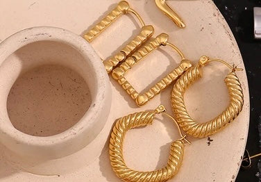 Gold Square Threaded Huggies